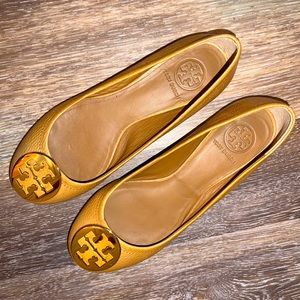 Tory Burch flats in great condition. Perfect smooth slip on.